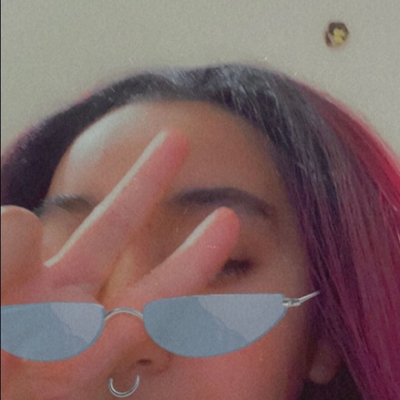 Meet your Posher, Saray - Picture 1 of 1